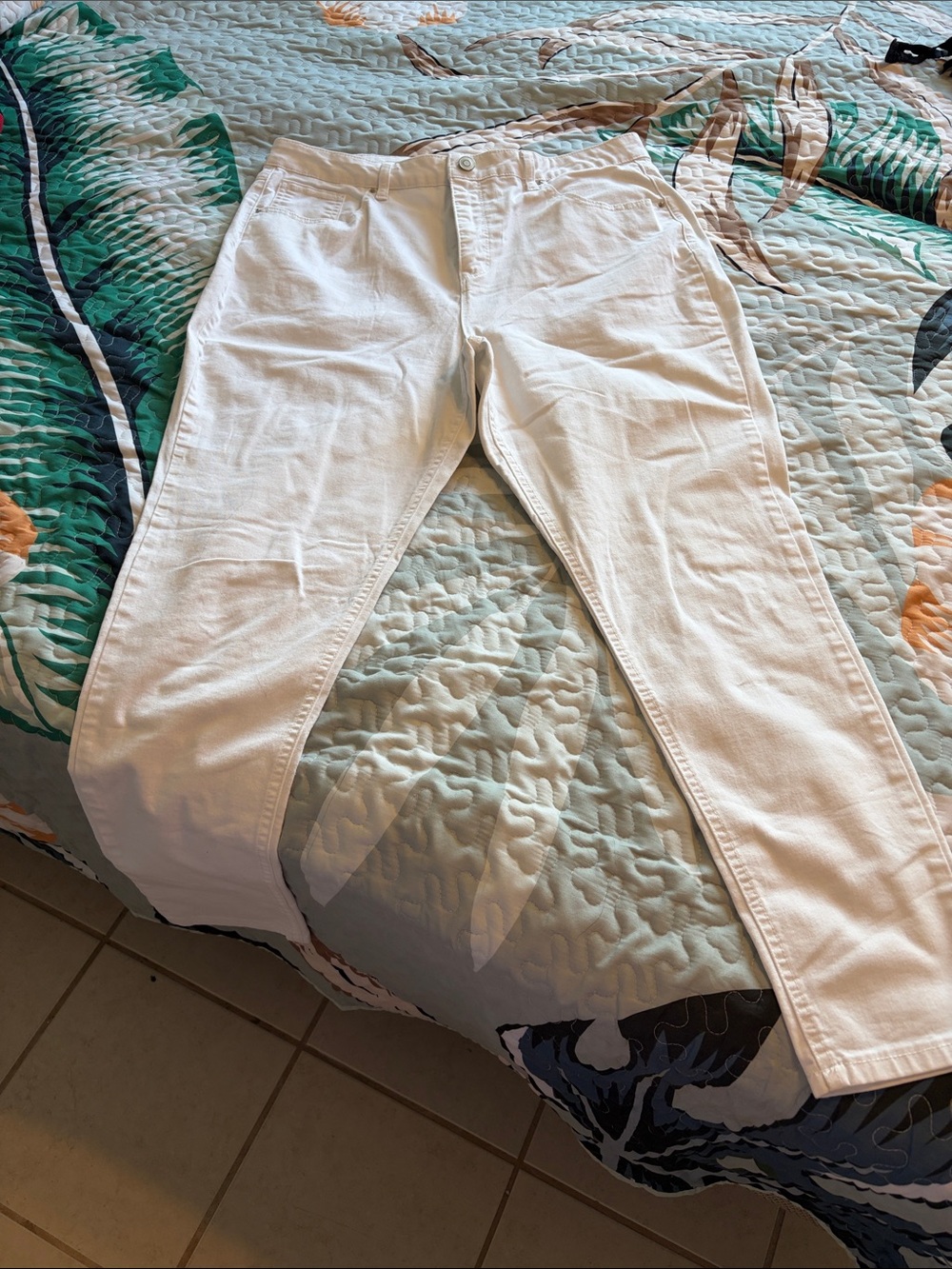No Boundaries White High-Rise Straight Jeans